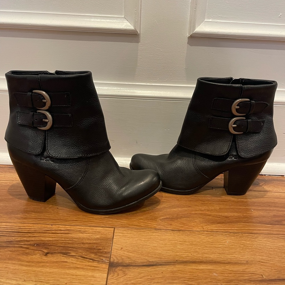 Elegant Black Leather Ankle Booties with Buckle Accents